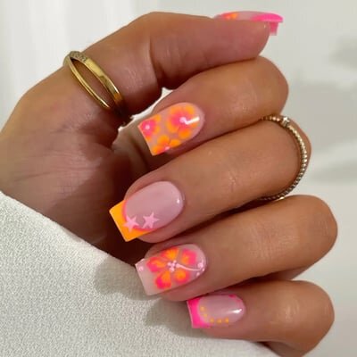 unghie fluo corte fiori arancione e rosa